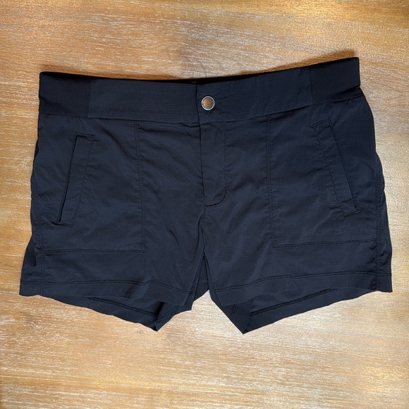 Athleta Trekkie Womens Shorts Mid Rise 3.75” Nylon Stretch Black Hike Trail Sz 8 - Picture 1 of 9
